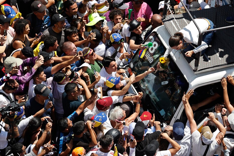 Policía venezolana incauta el camión de la caravana de Machado, denuncia el bloque opositor