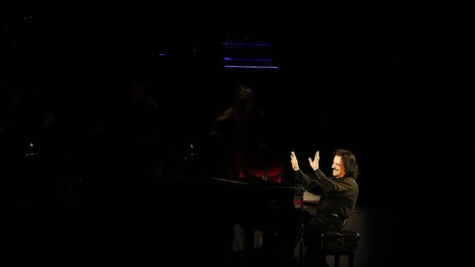 El talento del pianista Yanni vibró en el Anayansi