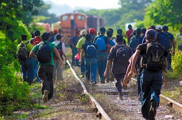 Abrirán refugios para niños migrantes en Texas y California