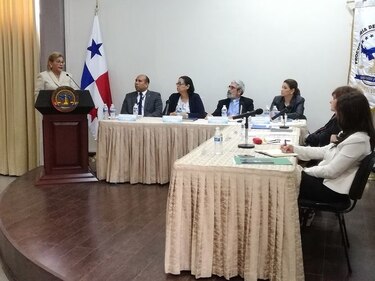 Comisión del Pacto por la Justicia entrevista a Edith Guizado, aspirante a magistrada