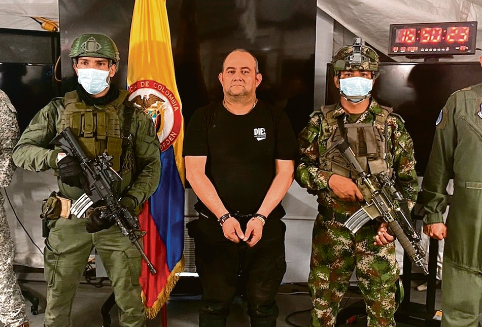 La banda de Otoniel arremete contra la policía colombiana antes del cambio de gobierno