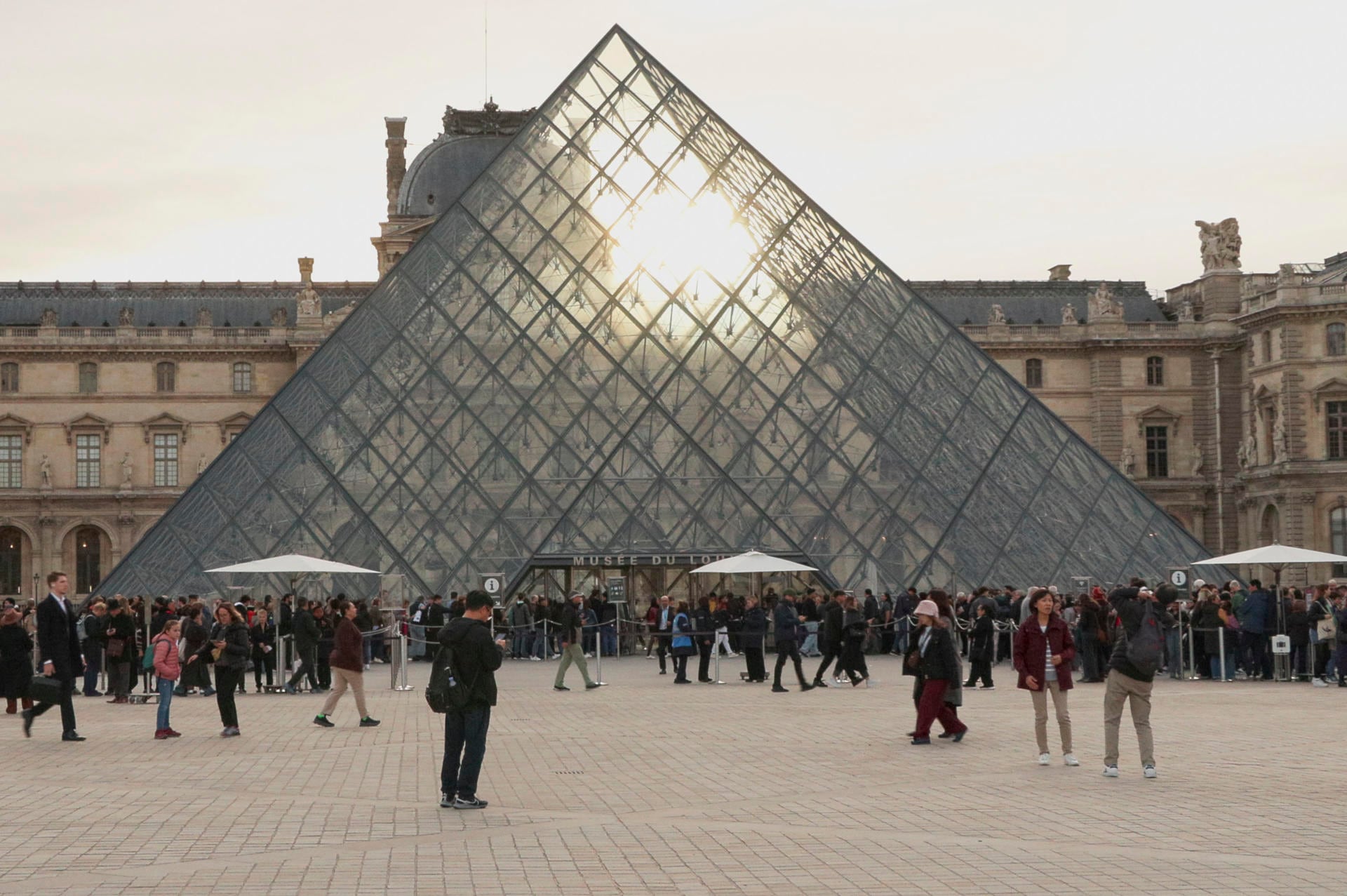 Récord de visitantes en el Louvre en 2025 pese a crisis y huelgas