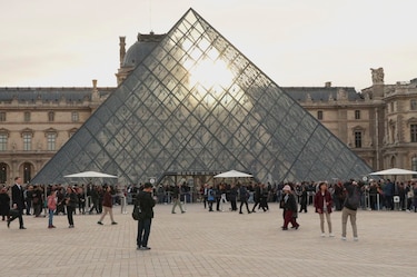El museo de Louvre instalará un centenar de cámaras en su perímetro y un puesto móvil de policía