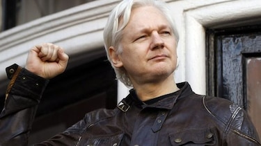 Assange dispuesto a entregarse si Gran Bretaña asegura que no lo extraditará