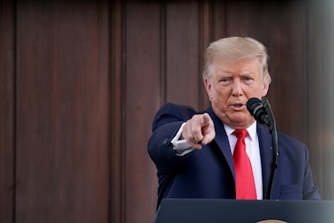 Donald Trump lanza furiosa defensa contra explosivo libro de Bob Woodward