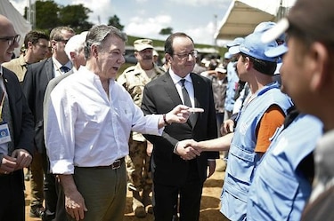 François Hollande reitera apoyo a paz en Colombia desde zona de concentración de FARC