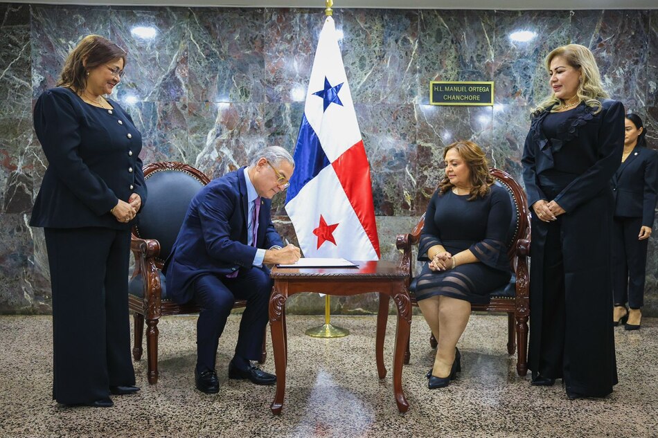 Anel ‘Bolo’ Flores asume como nuevo contralor; promete fortalecer auditorías