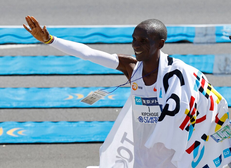 Kipchoge gana el maratón de Tokio y agranda su leyenda en las pruebas de fondo