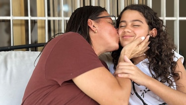 ‘Comí kétchup y queso y eso me mantuvo consciente’: la BBC habla con la niña de 12 años que sobrevivió 32 horas bajo los escombros tras los terremotos de Venezuela