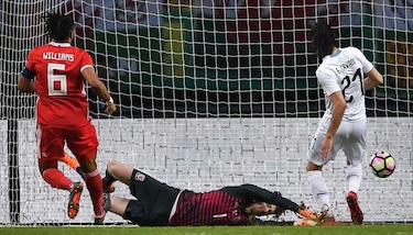 Uruguay supera a Gales con gol de Cavani