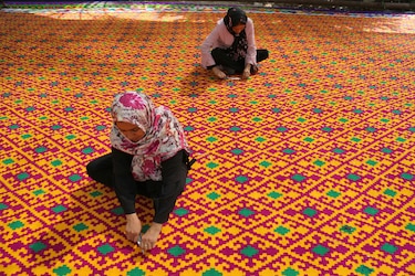 Tejen en Irán el Kílim más grande del mundo