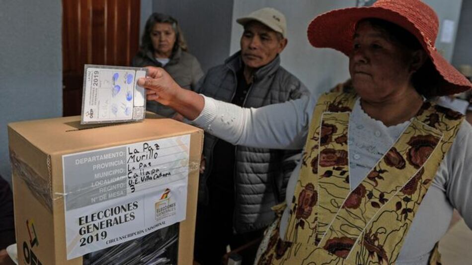 Cierran mesas de votación en Bolivia