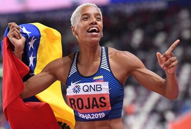 Venezolona Yulimar Rojas revalida su título en el salto triple