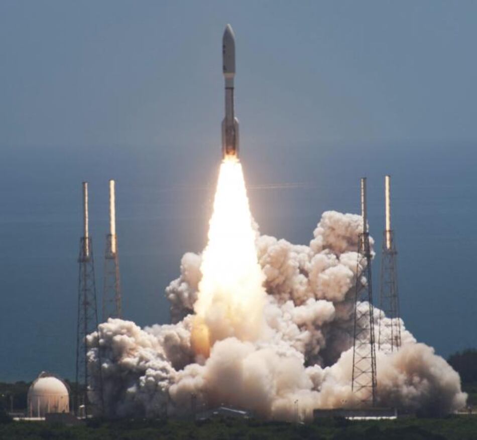 La NASA lanza sonda en viaje de cinco años a Júpiter