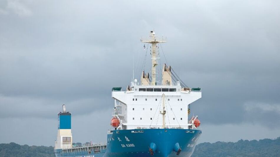 Canal navega con viento a favor