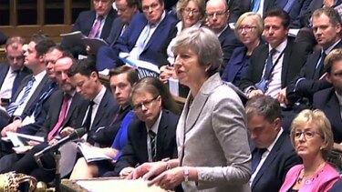 May promete proteger la soberanía británica de Gibraltar
