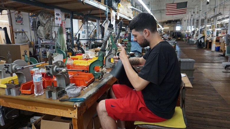 ‘Pierdo $100 mil al mes’: los empresarios en Estados Unidos afectados por los aranceles de Donald Trump