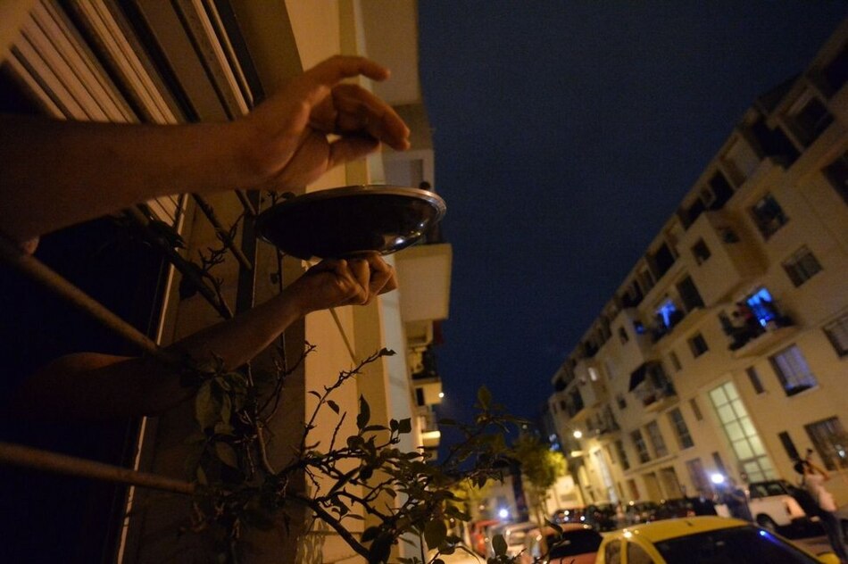 Con cacerolas y el himno, uruguayos se manifiestan por medidas del gobierno