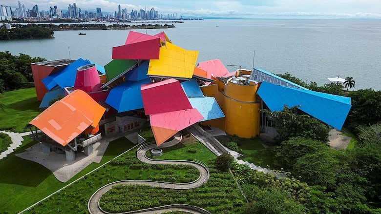 Hasta siempre, maestro del movimiento: Carta a Frank Gehry (1929–2025)