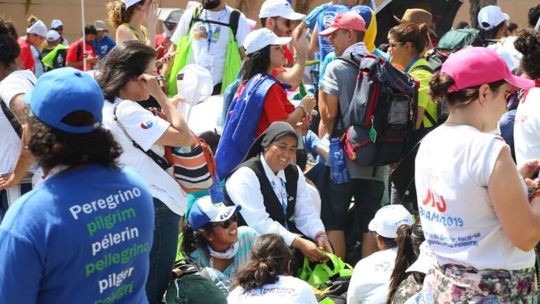 Vecinos se solidarizan con peregrinos que caminan a Metro Park