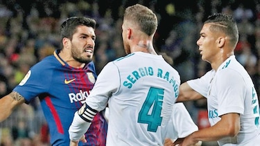 Barça y Real Madrid empatan en un Clásico de polémicas