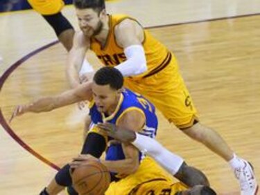 Con 40 de LeBron James, Cavaliers toman ventaja en la final