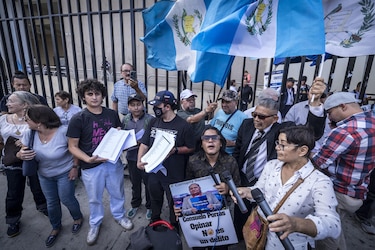 Guatemaltecos protestan en contra de ‘golpe de Estado’ denunciado por presidente electo