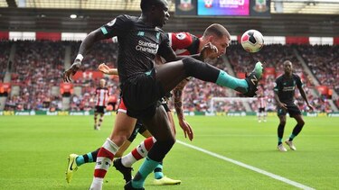 Mané y Firmino colocan al Liverpool líder provisional de la Premier