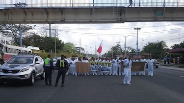 Técnicos presionan con cierre de calles; Varela pide diálogo