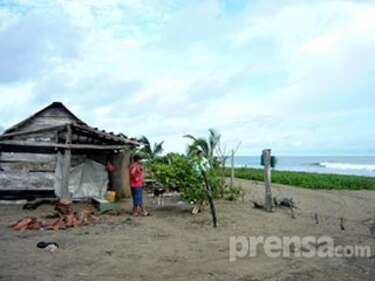 Residentes de playa en Pedasí solicitan títulos de propiedad