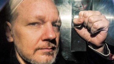 Assange comparece confuso y balbuceante ante la justicia británica