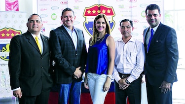 Presentación de nuevo uniforme de Plaza Amador