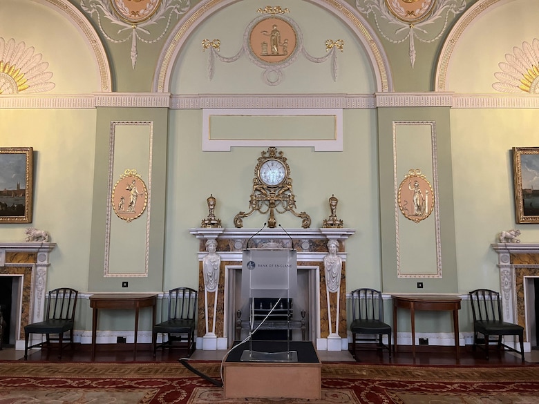 Cómo es el centenario edificio de Londres que guarda 400,000 lingotes de oro, incluyendo numerosos que pertenecen a Venezuela y están en disputa con Reino Unido