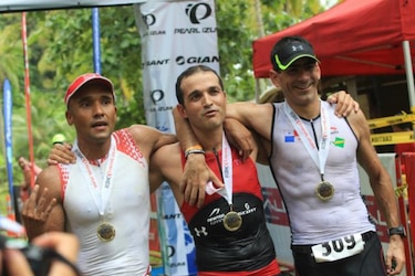 Cordovez y Fraga imponen condiciones en exigente prueba de triatlón