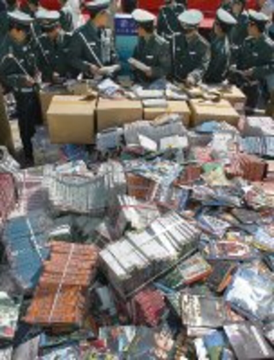 China quema productos pirata