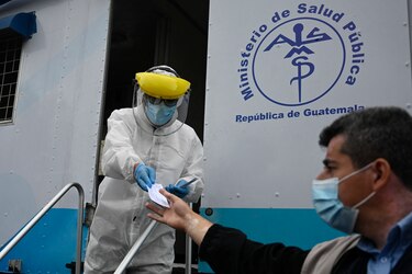 Colapsa el principal hospital de campaña en Guatemala por repunte de casos de Covid-19