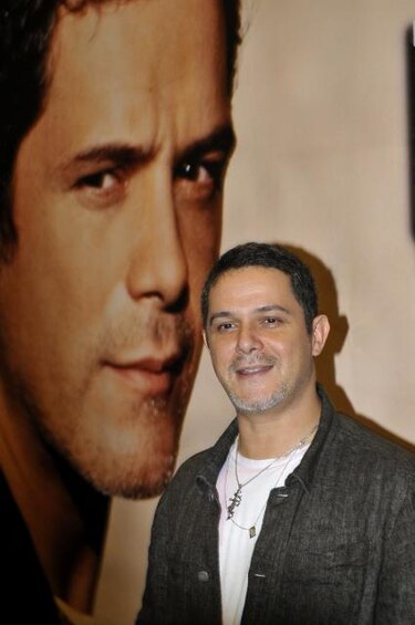 Alejandro Sanz presenta un disco por el futuro sin sida en África