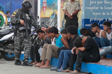 Las fuerzas del orden de Ecuador han detenido a ‘329 terroristas’ y han abatido a cinco