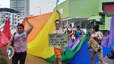 Marcha del Orgullo, entre consignas por derechos, inclusión y banderas rojas