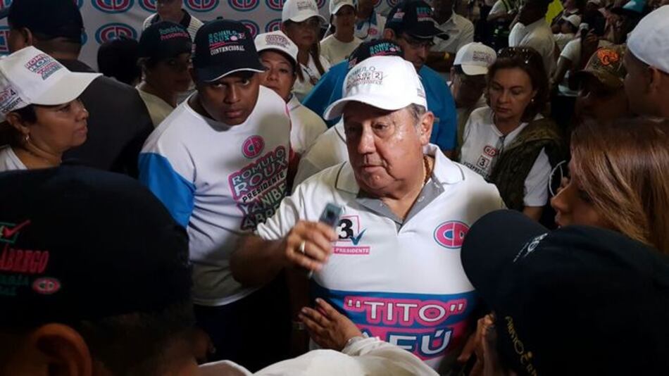 Carlos Afú vence a Marta de Martinelli en la vicepresidencia de CD