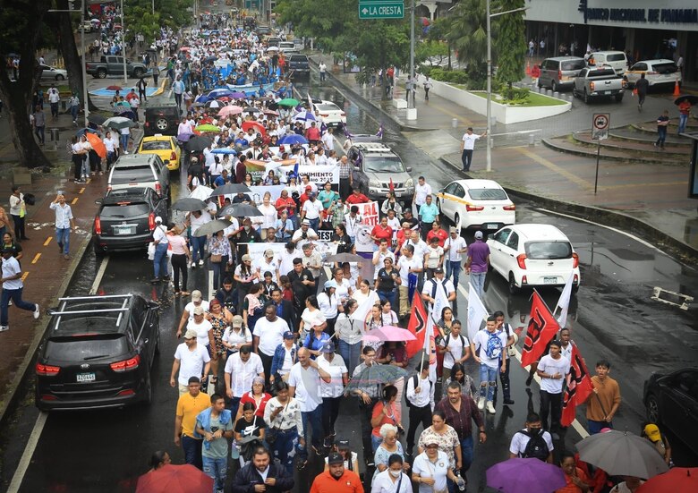 La Universidad de Panamá exige un mejor presupuesto; marchan hacia la sede del MEF