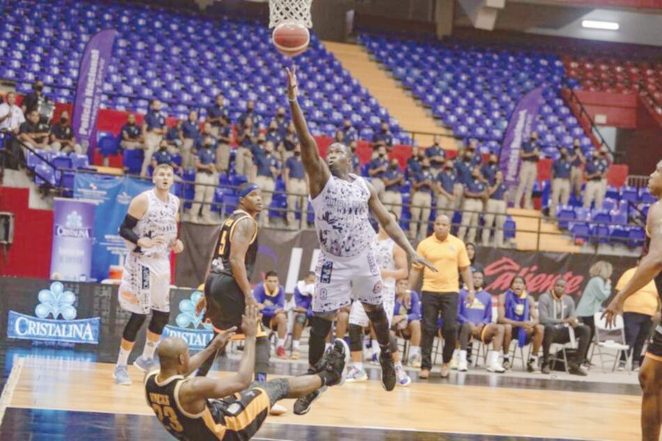 Correcaminos y la Policía definen finalista esta noche