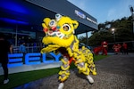 Geely inaugura su primer showroom en Panamá y lanza su nuevo SUV Azkarra, con tecnología híbrida ligera demostrando por qué menos, es más