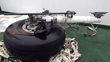 Restos de víctimas de avión chileno llegan a base militar en Punta Arenas