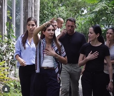 Un arquitecto condenado en el caso Blue Apple participó en un recorrido por la villa diplomática, con las hijas del presidente