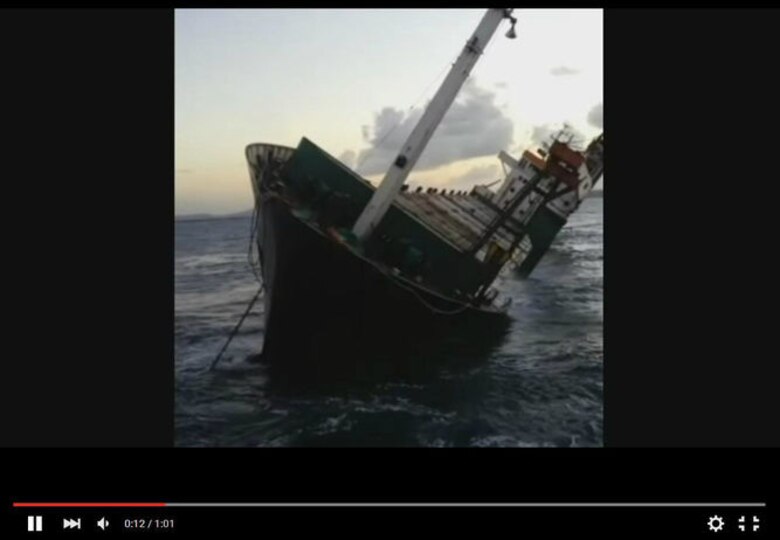Videos: Se hunde buque de carga de 4 mil 250 toneladas en Colón