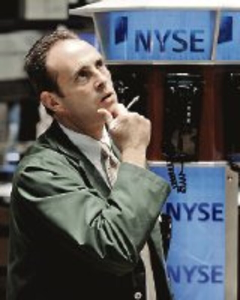 Precio del petróleo cae hasta $121.41