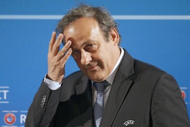 Platini no retará a Blatter por la presidencia de la FIFA