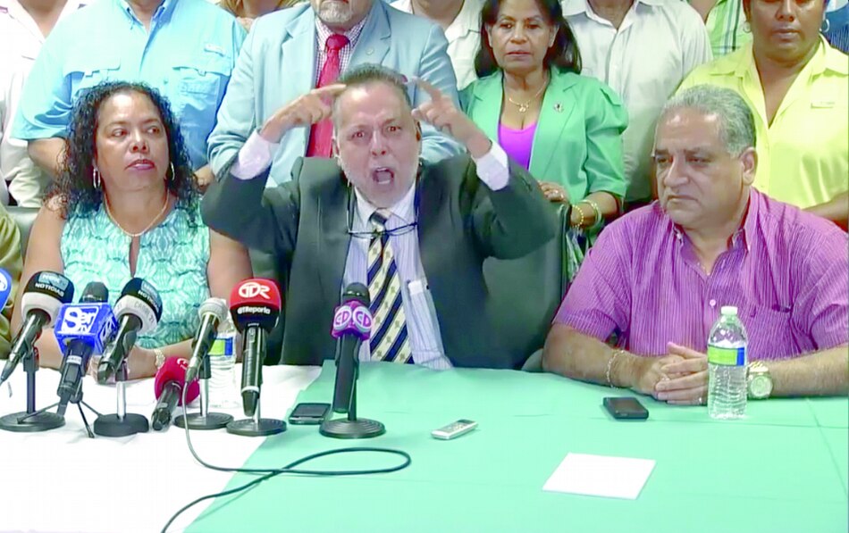 Procurador Ulloa alega razones humanitarias en contratación de fiscal martinellista