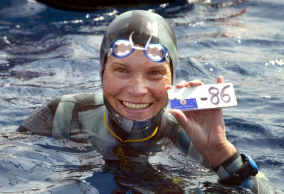 Suspenden búsqueda submarina de campeona de buceo